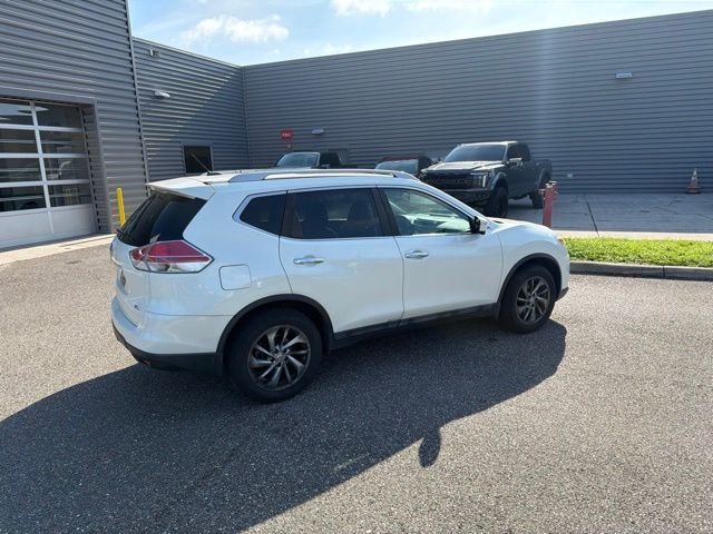 Used 2015 White Nissan SL image 4