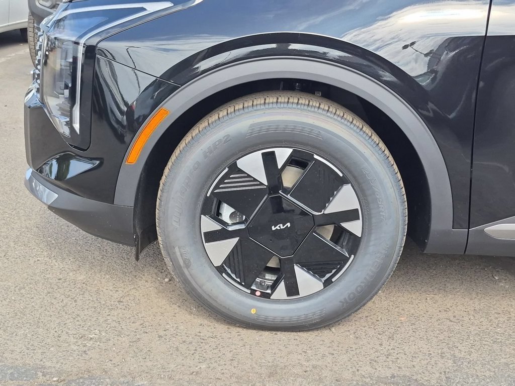 New 2027 Fusion Black Kia LX image 33