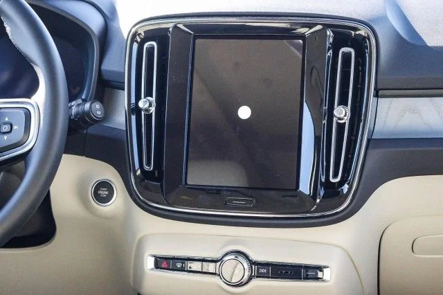 2026 Volvo XC40 Plus - Photo 24