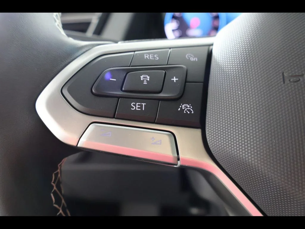 New 2026 Black Volkswagen 2.0T SE w/Technology image 24