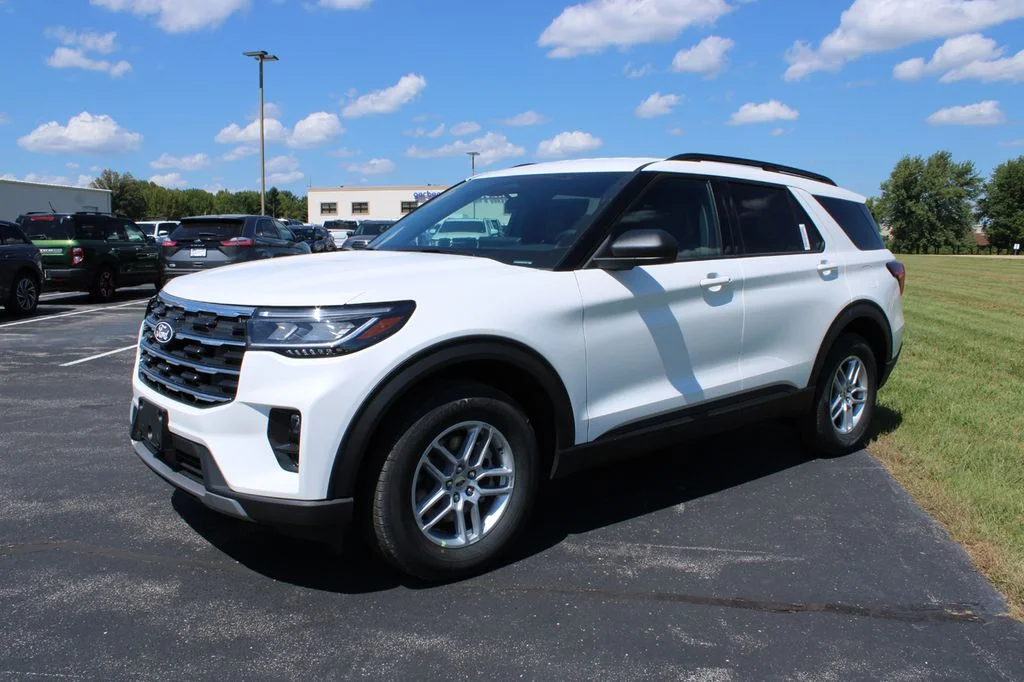 New 2027 White Ford 4DR 4WD ACTIVE image 3