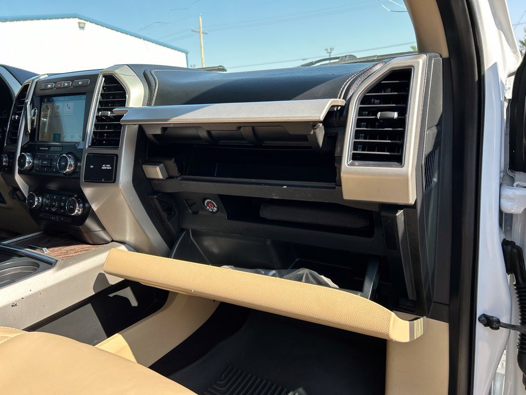 Used 2019 Oxford White Ford Lariat image 46