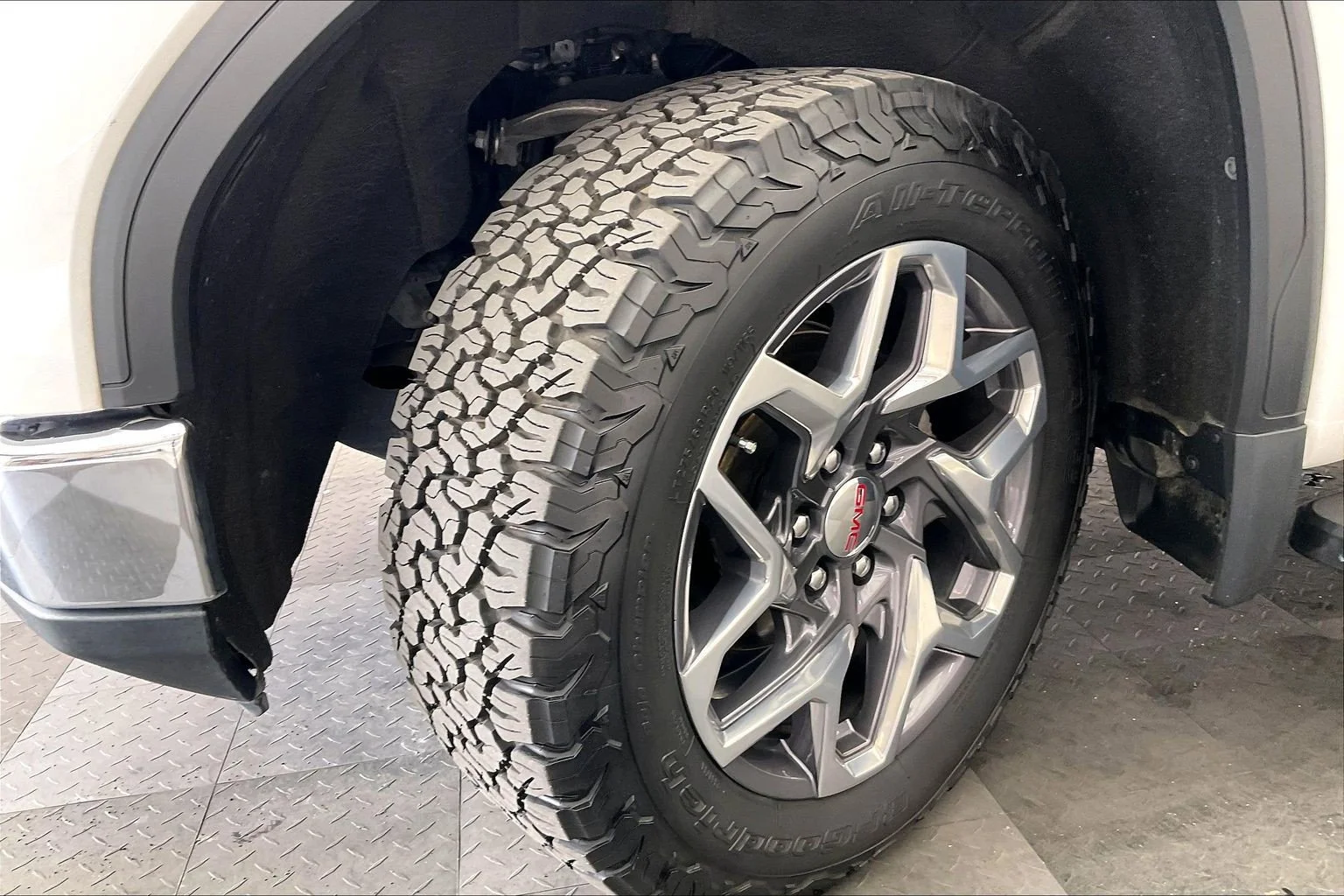 Used 2022 Summit White GMC SLT image 32