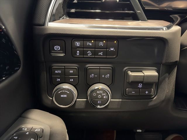 2026 Chevrolet Suburban Premier - Photo 19