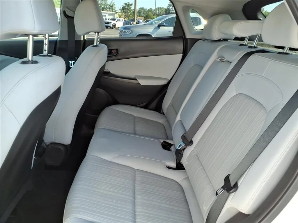 Used 2023 White Hyundai SEL image 23