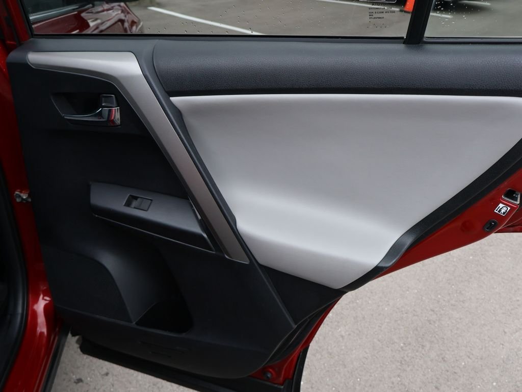 Used 2018 Red Toyota XLE image 14
