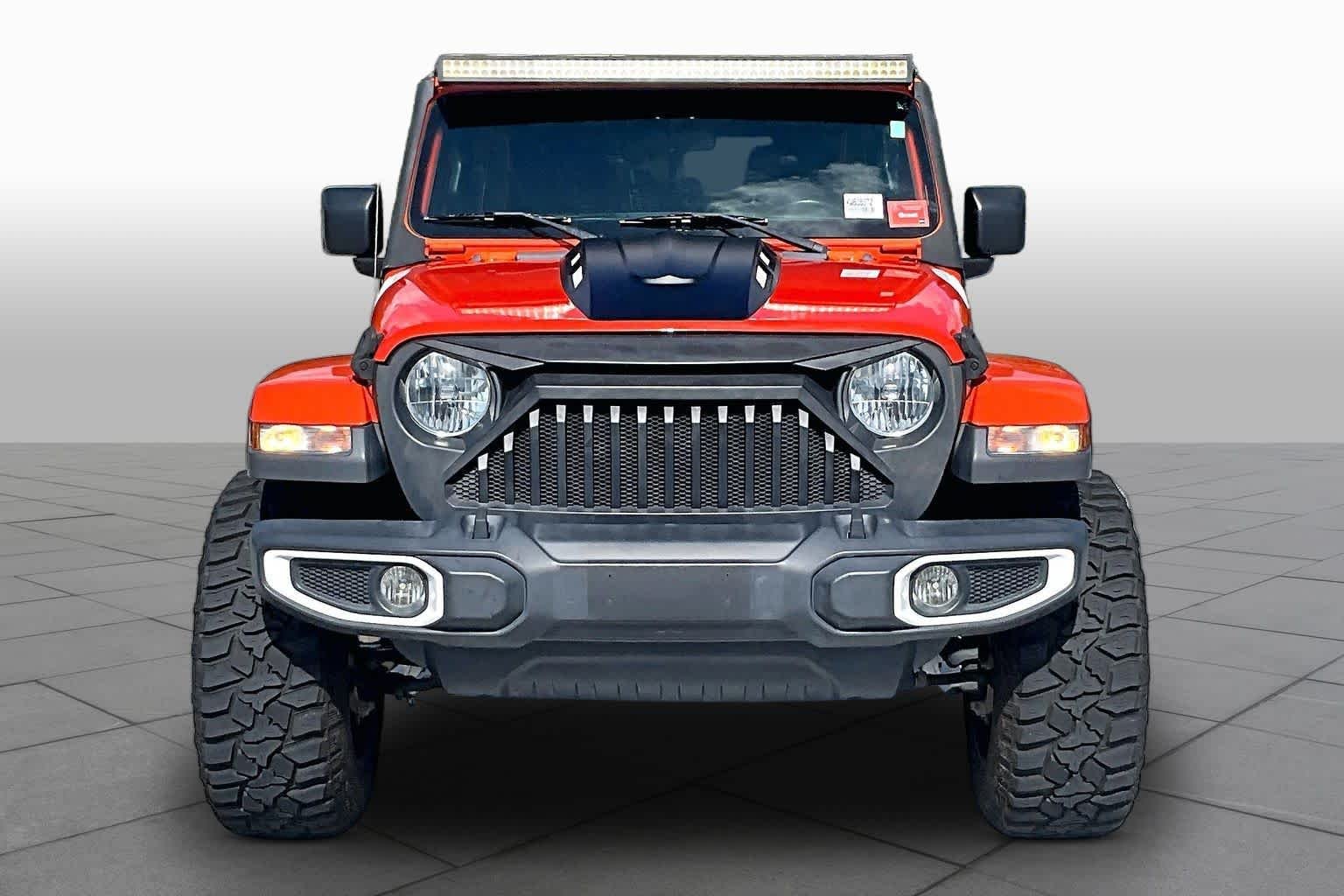 Used 2019 Punkn Metallic Clear Coat Jeep Sahara image 4