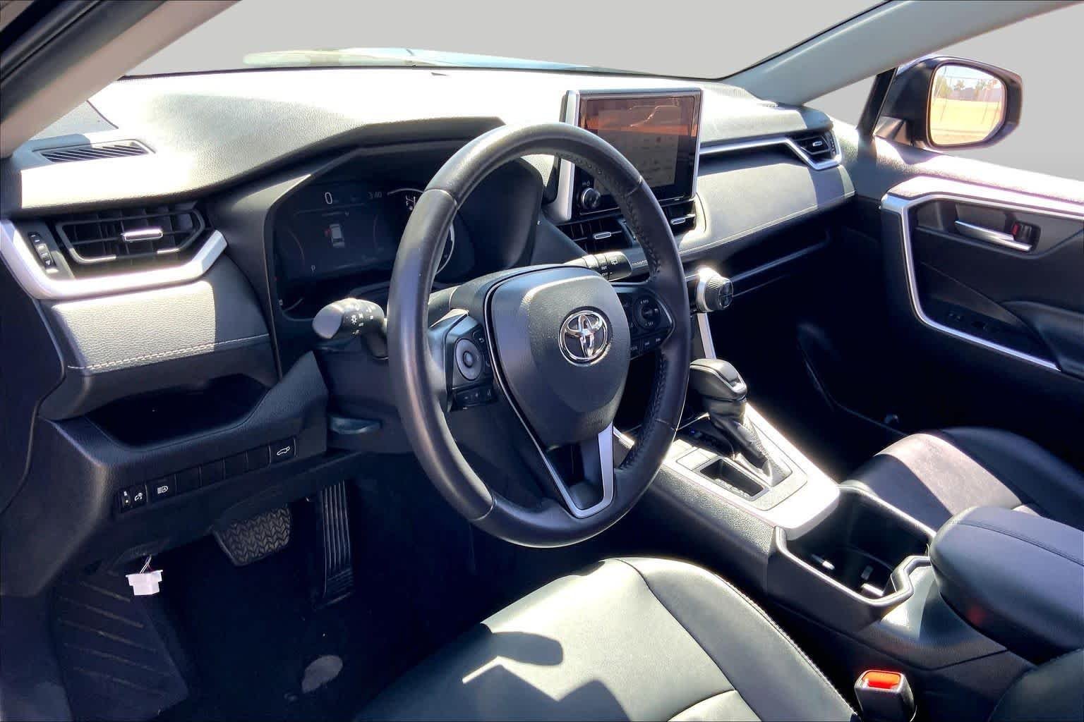 Used 2025 Midnight Black Metallic Toyota XLE Premium image 15