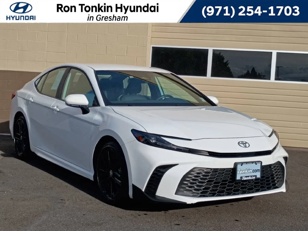 Used 2025 Ice Toyota SE image 1