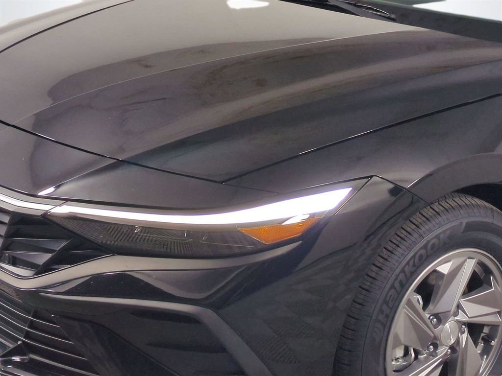 2025 Hyundai Elantra SE - Photo 10