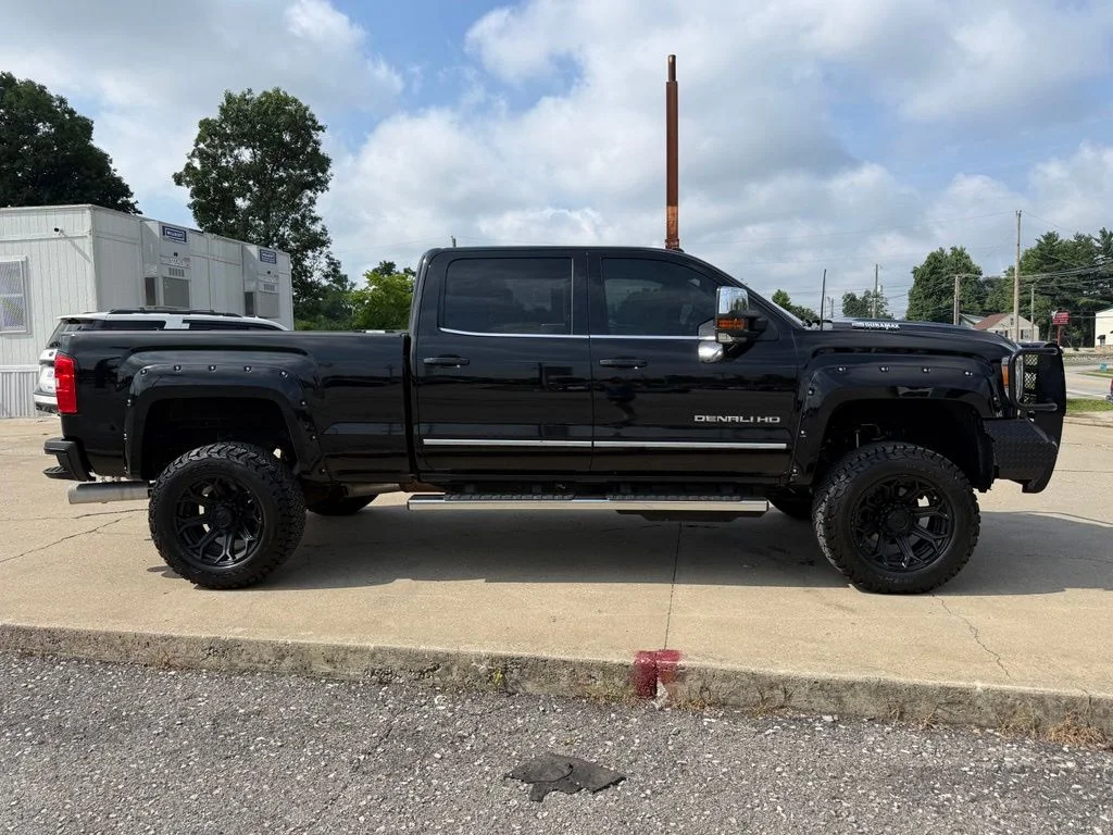 Used 2018 Black GMC Denali image 5