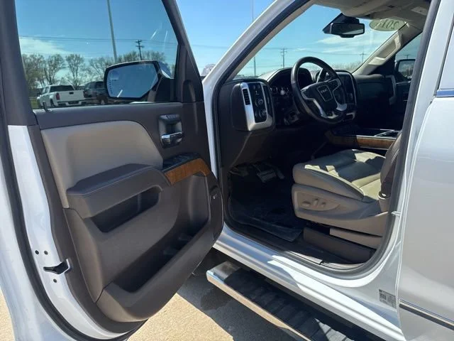 Used 2018 WHITE FROST TRICOAT GMC SLT image 12
