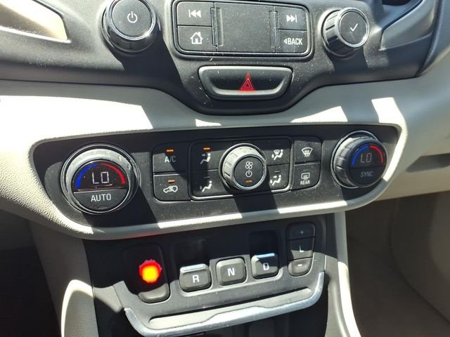Used 2019 White GMC Denali image 24