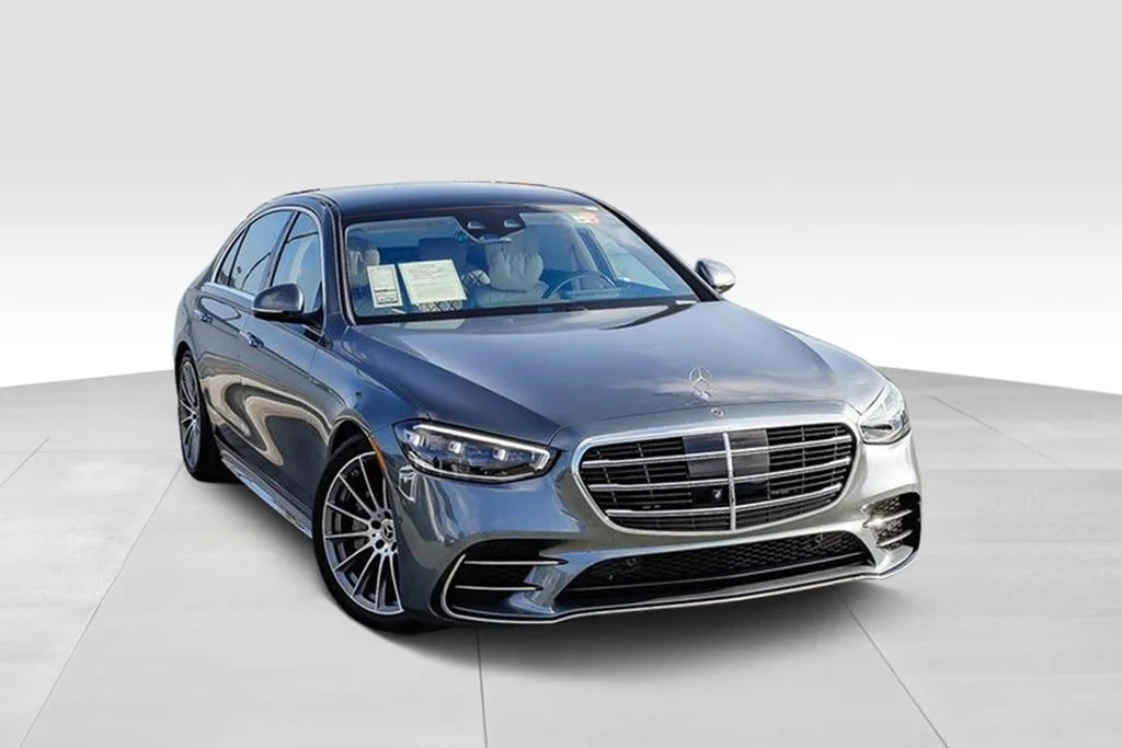 Used 2025  Mercedes-Benz S 580 image 2