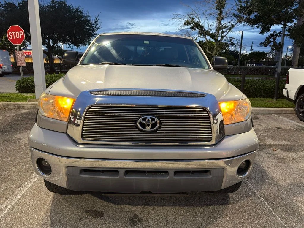 Used 2007 Gray Toyota SR5 image 2