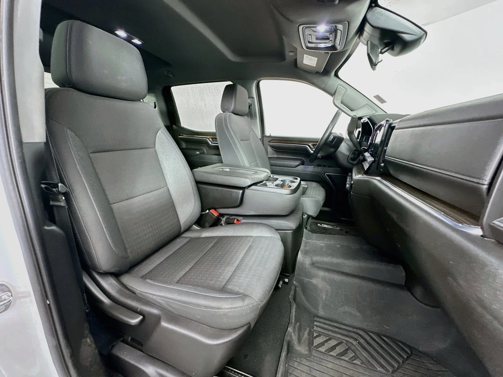 Used 2024 White Chevrolet LT image 29