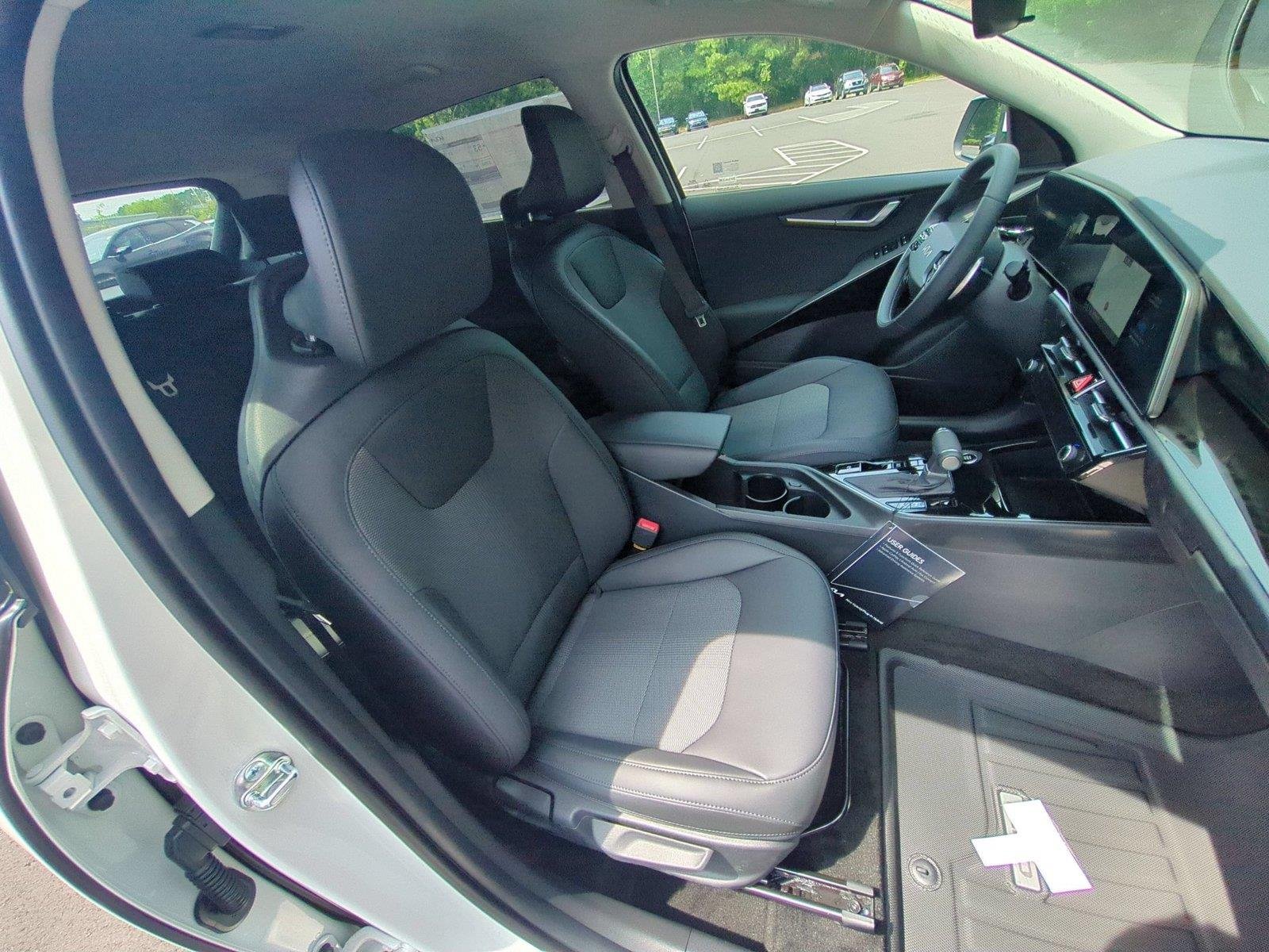 New 2026 Snow White Pearl Kia EX image 38
