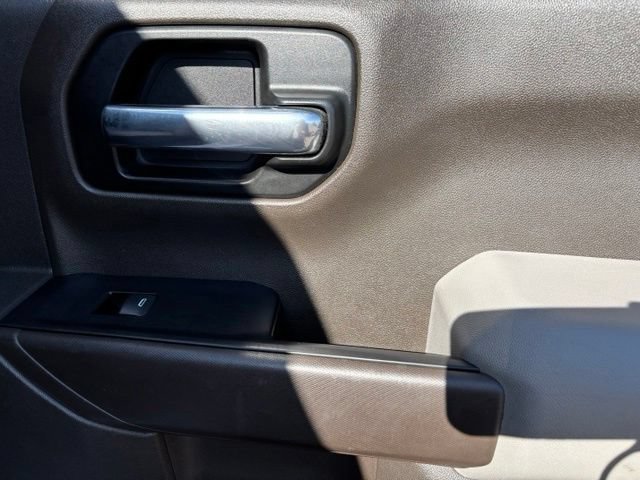 Used 2019 SILVER ICE METALLIC Chevrolet LT image 21