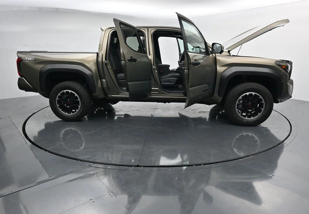 Used 2026  Toyota SR5 image 26