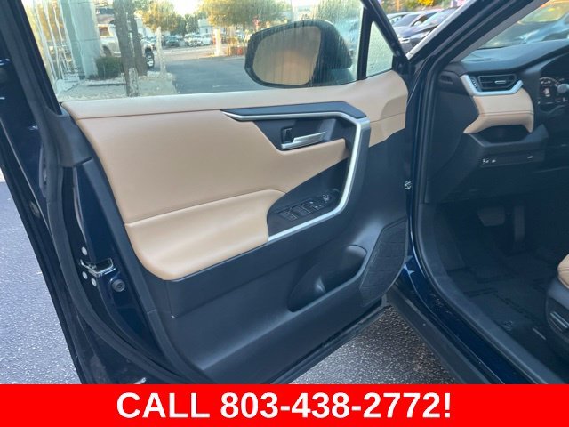 Used 2024  Toyota XLE Premium image 5