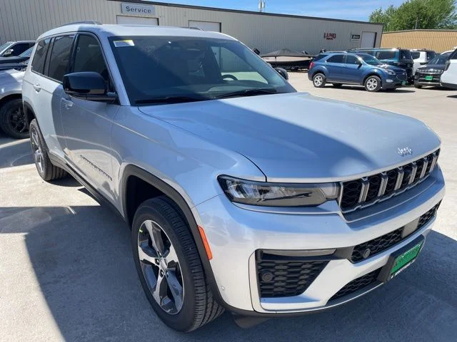 New 2026 Silver Zynith Exterior Paint Jeep Limited image 2