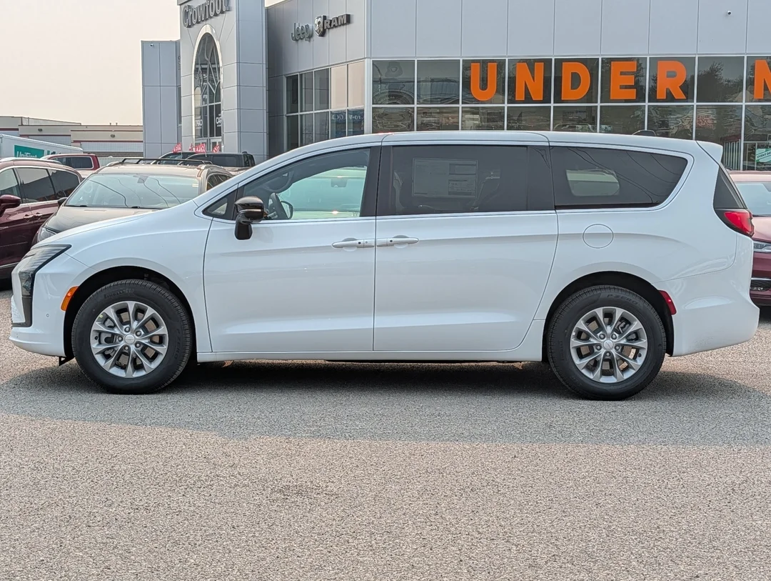 New 2027 White Chrysler Select - - AWD - 3.6L Pentastar VVT V6 - Safety Sphere Pkg w/ 360 Cam - Stow n Go Seats & More! image 5