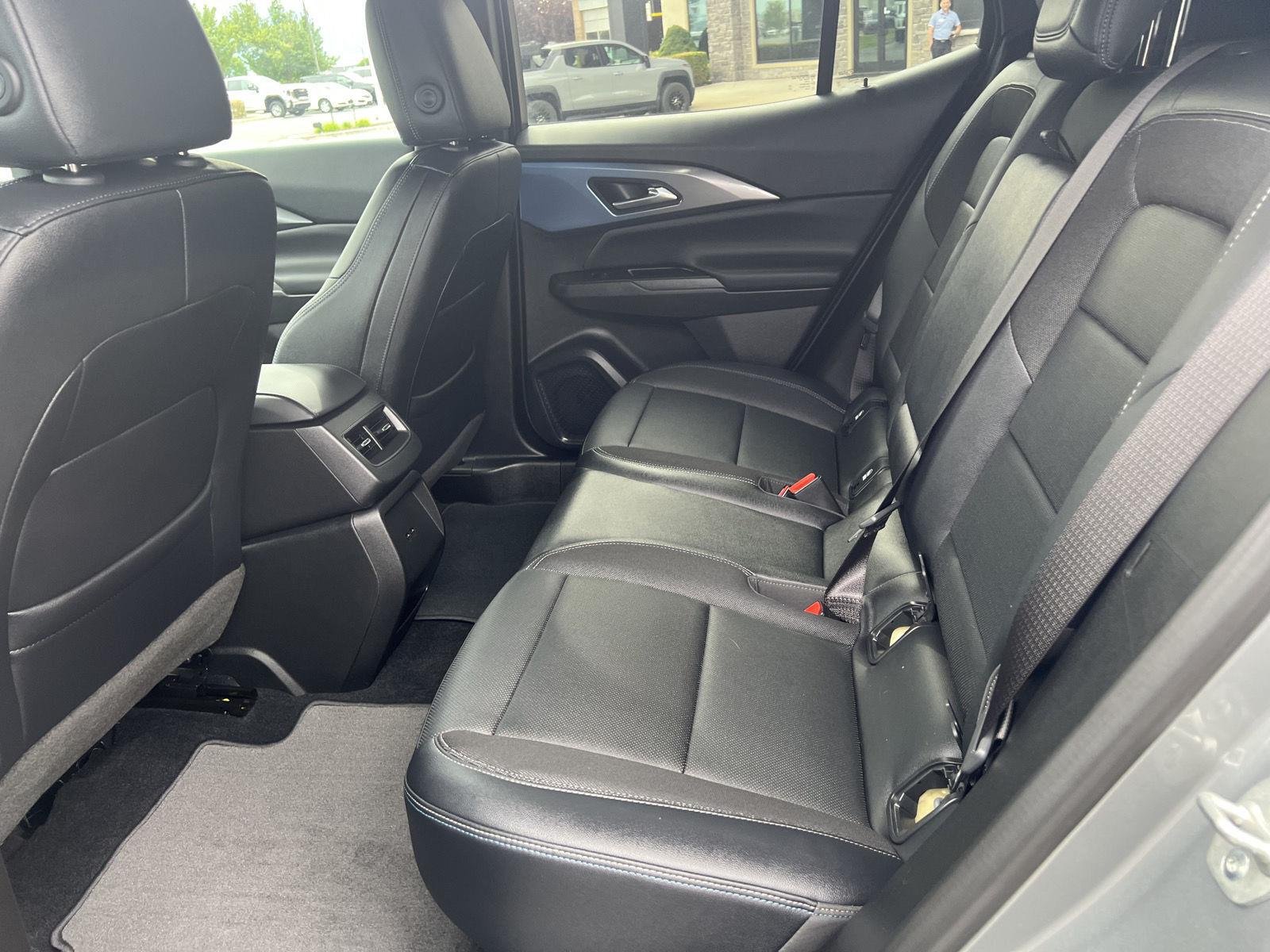 2025 Chevrolet Equinox EV LT - Photo 31