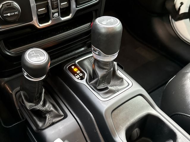Used 2022 White Jeep Unlimited Sahara Altitude image 27