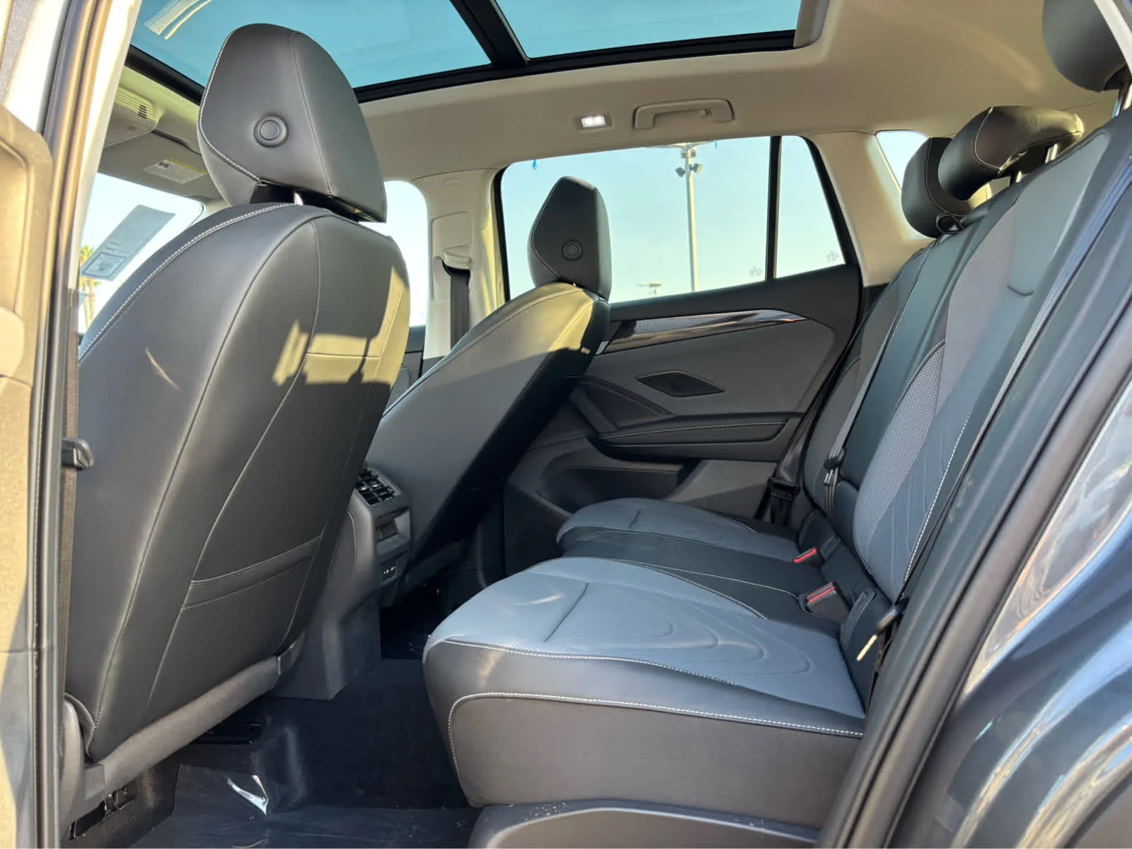 New 2026 PLATINUM GRAY Volkswagen SE image 6