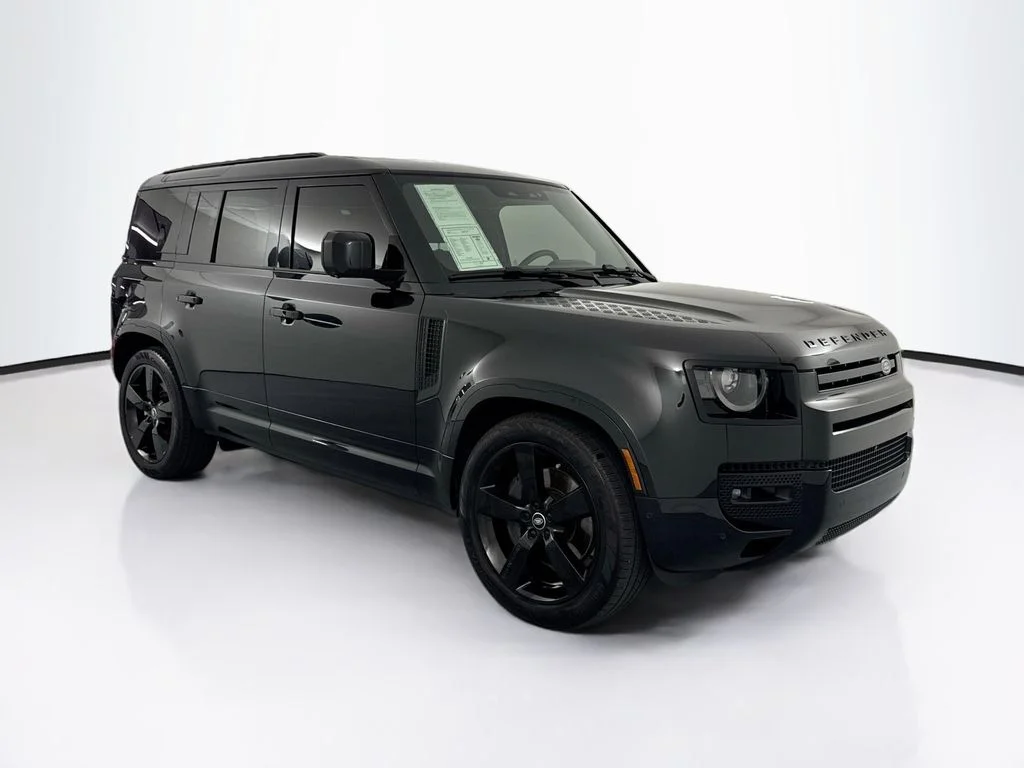 Used 2025 Black Land Rover X-Dynamic SE image 3