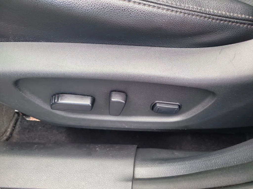 Certified Used 2016 Gray Nissan SL image 18