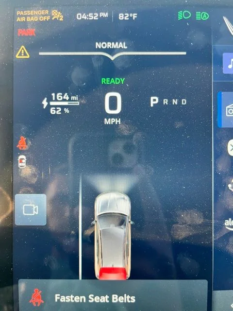 2025 VinFast VF 8 Eco - Photo 11