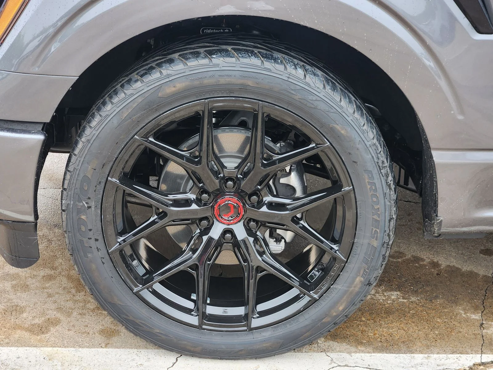 New 2026 Carbonized Gray Metallic Ford XLT image 7