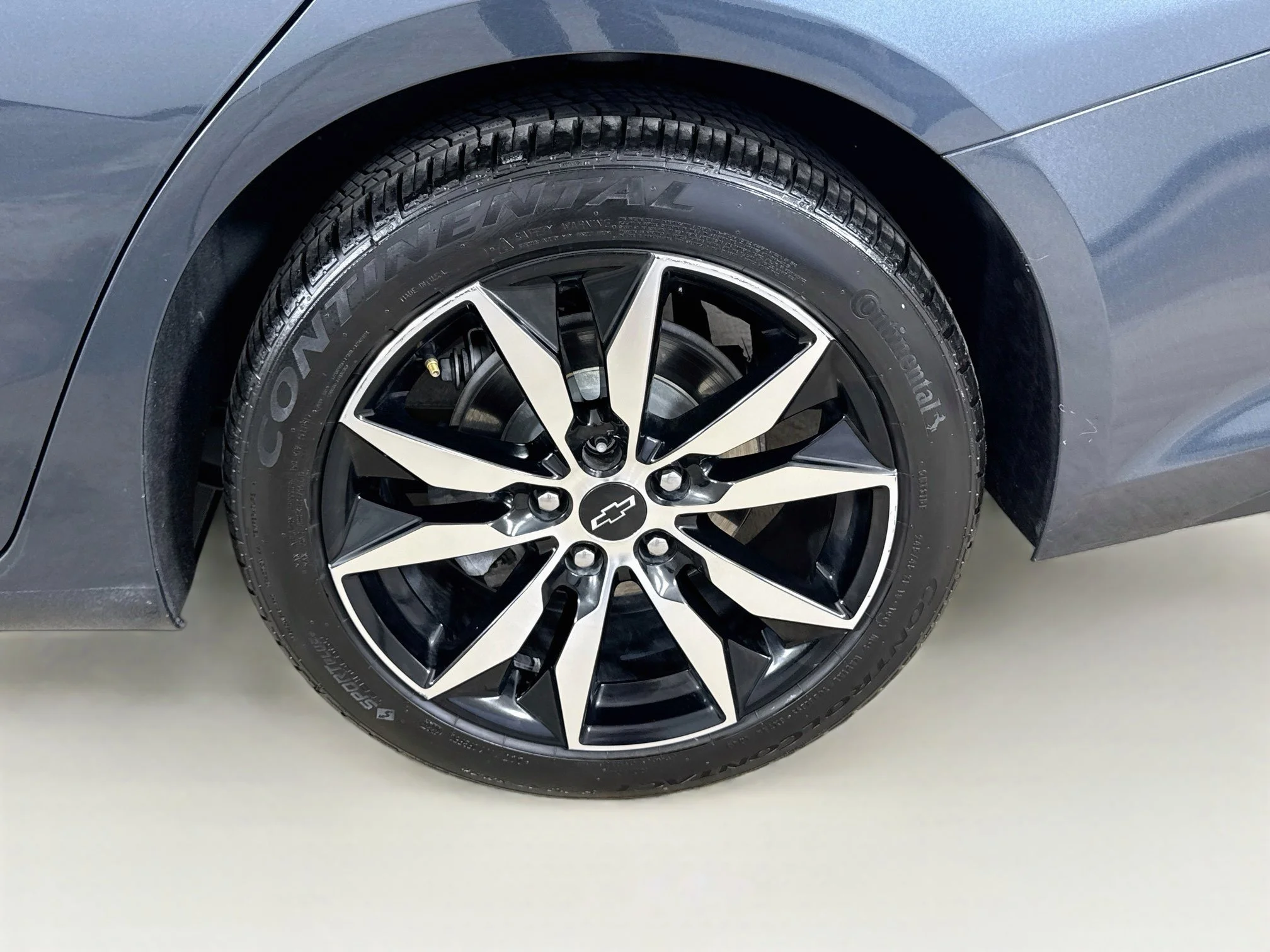 Used 2020 SHADOW GRAY METALLIC Chevrolet RS image 31