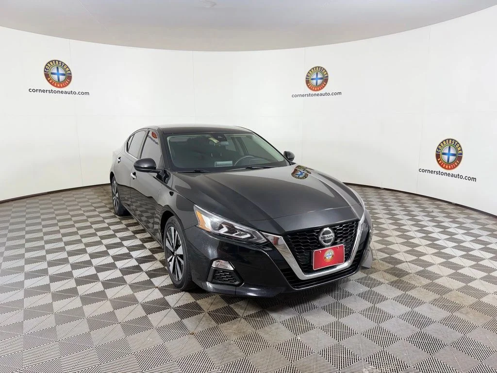 Used 2021 Black Nissan 2.5 SV image 17