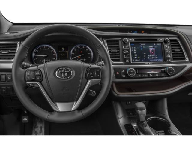 Used 2015  Toyota Limited image 7