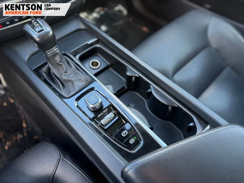 Used 2019 Gray Volvo T6 Momentum image 22