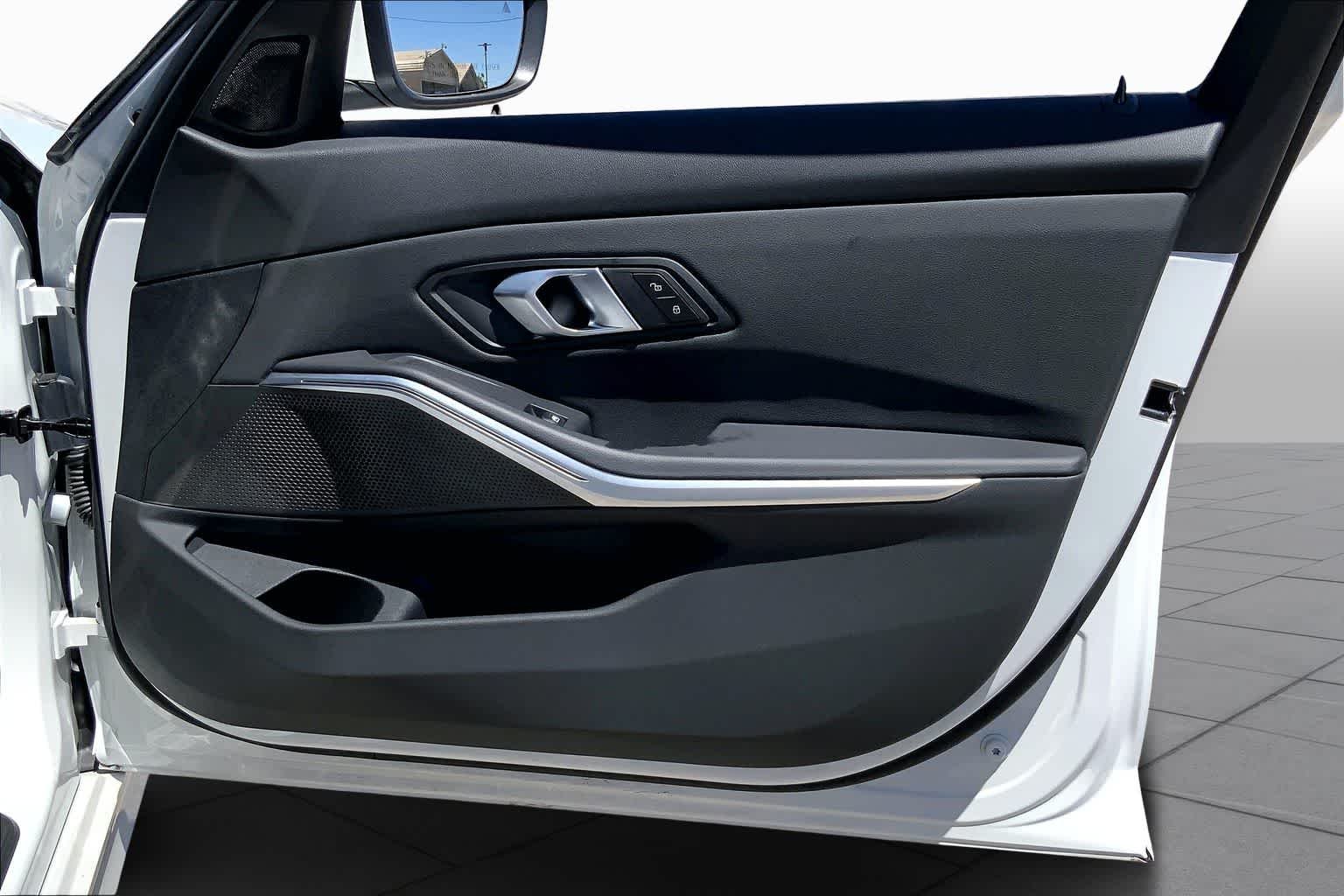 2025 BMW 3 Series 330i - Photo 23