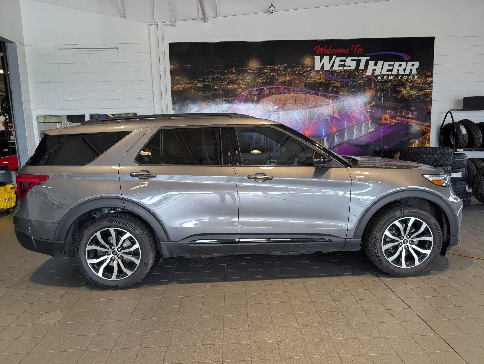 Used 2022 Gray Metallic Ford ST-Line image 8