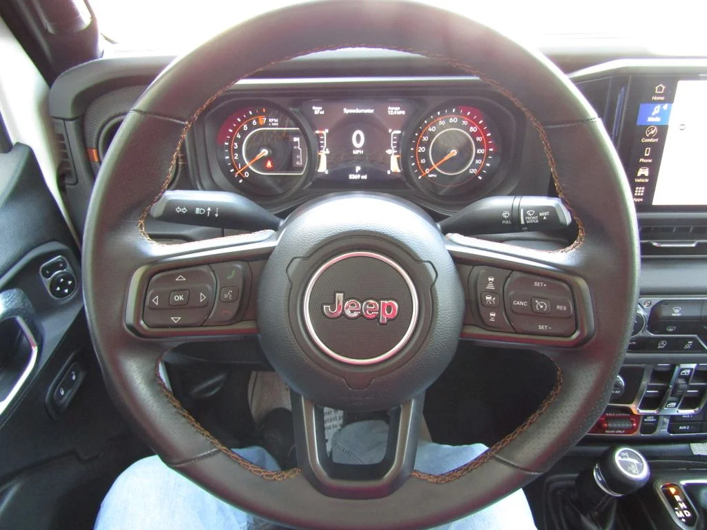 Used 2024 White Jeep Mojave image 19