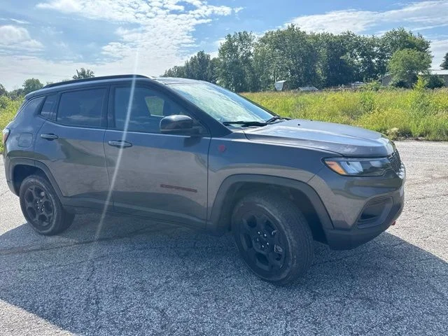 Used 2024  Jeep Trailhawk image 10