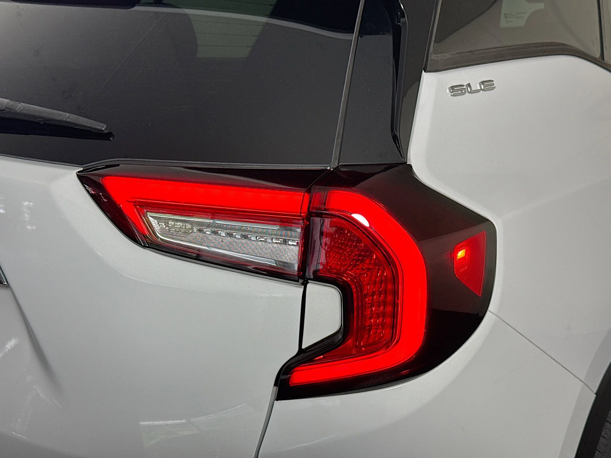Used 2022 Summit White GMC SLE image 30