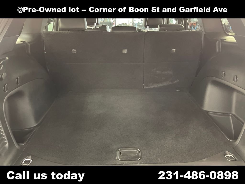 Used 2022 White Jeep Laredo X image 27