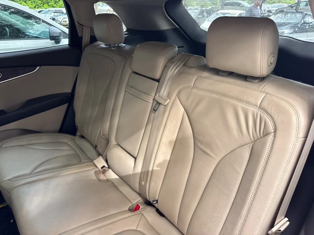 Used 2017 White Platinum Clearcoat Metallic Lincoln Select image 11