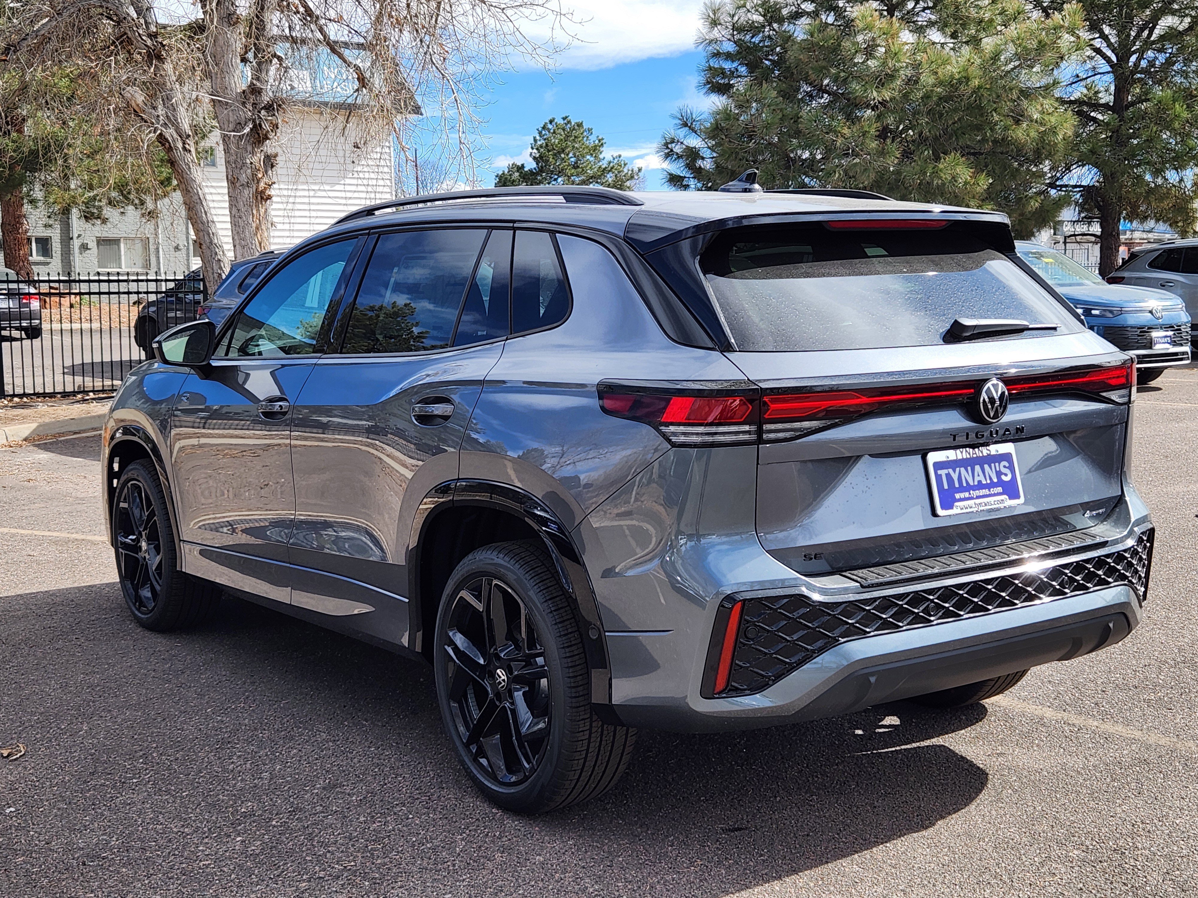 2026 Volkswagen Tiguan SE R-LINE BLACK