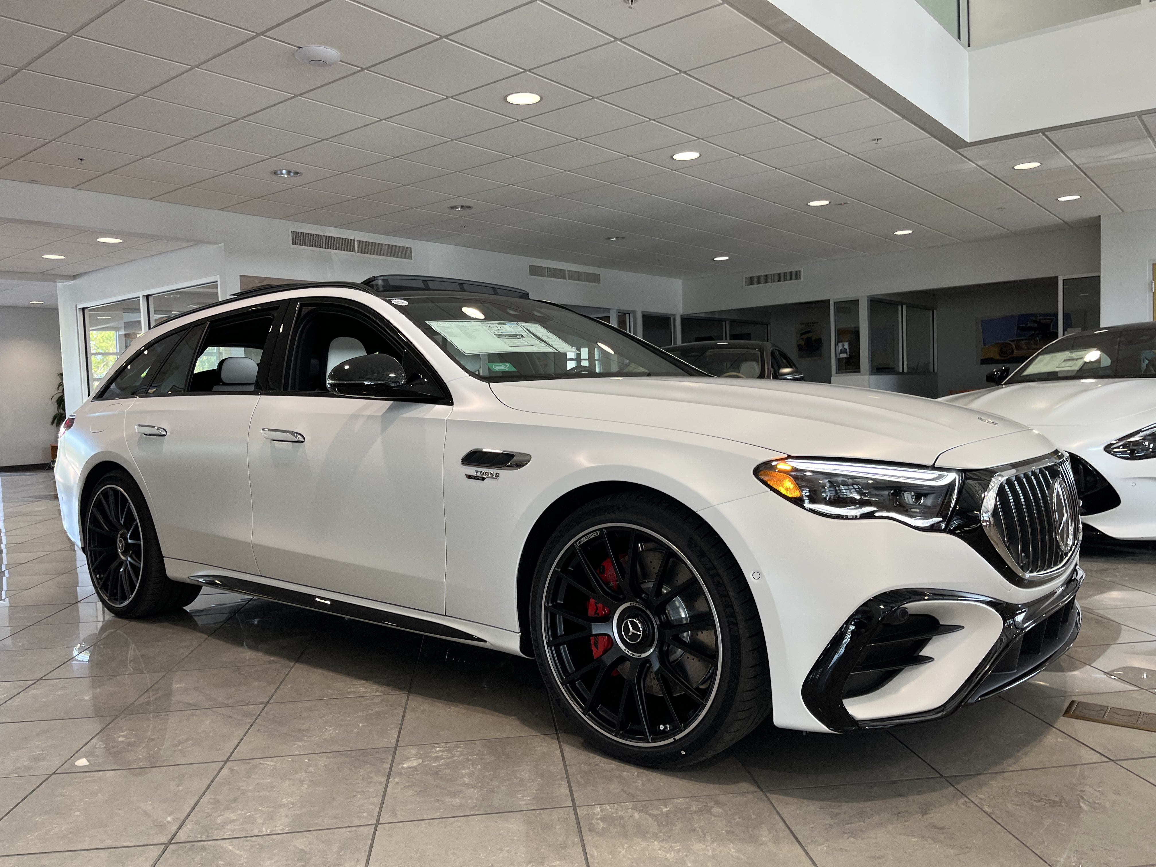 New 2026 MANUFAKTUR Moonlight White Magno Mercedes-Benz AMG® E 53 E image 8
