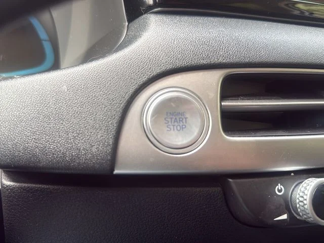 Used 2023 White Hyundai SEL image 13
