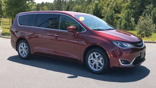 Used 2018 Red Chrysler Touring Plus image 6