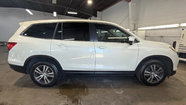 Used 2017 White Honda EX-L image 6