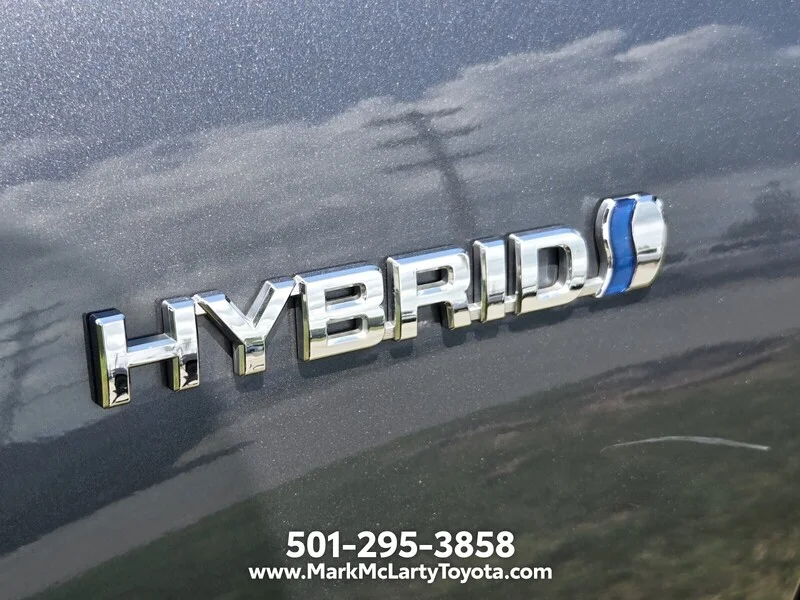 Used 2021 GRAY TOYOTA XLE AWD image 5